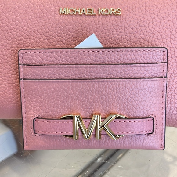 MICHAEL KORS
Reed Large Pebbled Leather Card Holder Case
Primrose 
NWT - Picture 13 of 16
